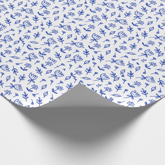 Schattigee Blauwe en Witte Bloemen Cadeaupapier (Hoek)