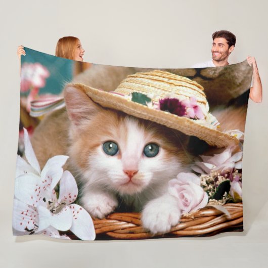 SCHATTIGEE BLAUWE EYED KITTEN FLEECE DEKEN (In situ)