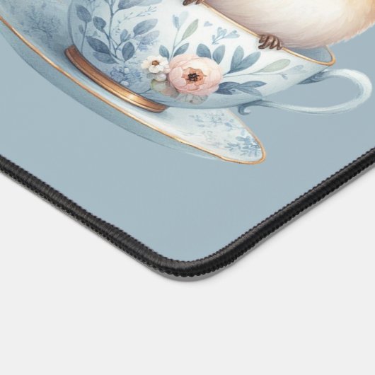 Schattigee Blauwe Vogel met Bloemenkroon in Teacup Bureaumat (Hoek)