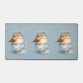 Schattigee Blauwe Vogel met Bloemenkroon in Teacup Bureaumat (Voorkant)