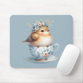 Schattigee Blauwe Vogel met Bloemenkroon in Teacup Muismat (Met muis)