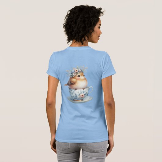 Schattigee Blauwe Vogel met Bloemenkroon in Teacup T-shirt (Achterkant volledig)