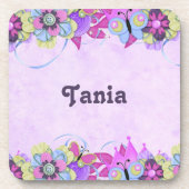 Schattigee bloemen en vlinders op paarse bier onderzetter (Voorkant)