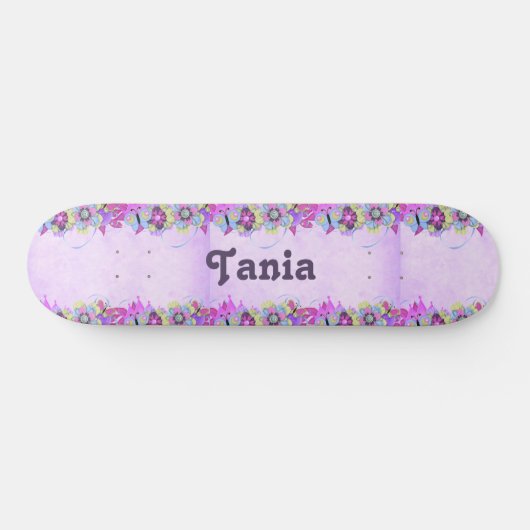 Schattigee bloemen en vlinders op paarse persoonlijk skateboard (Horizontaal)