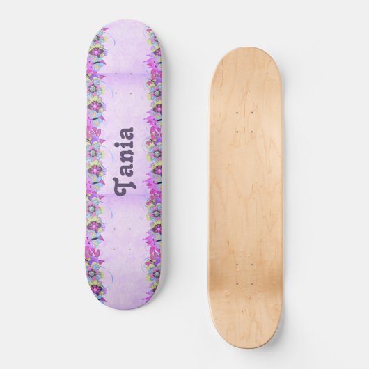 Schattigee bloemen en vlinders op paarse persoonlijk skateboard (Voorkant)
