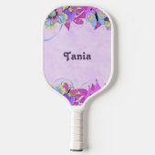 Schattigee bloemen en vlinders op paarse pickleball paddle (Achterkant)