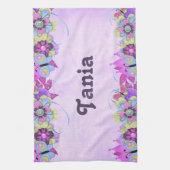 Schattigee bloemen en vlinders op paarse theedoek (Verticaal)