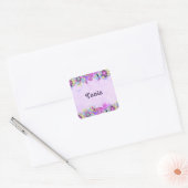 Schattigee bloemen en vlinders op paarse vierkante sticker (Envelop)