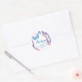Schattigee Bloemen fladderen op over Vlinders Verj Ronde Sticker (Envelop)