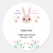 Schattigee Bloemen Tiny Hopper Bunny Baby shower Ronde Sticker (Voorkant)