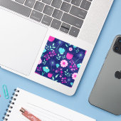 Schattigee bloemenpatroon achtergrond sticker (Laptop met iPhone)
