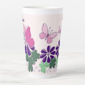 Schattigee Bloemenvlinders Doodle Naam Latte Mok (Voorkant)
