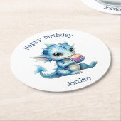 Schattigee Blue Baby Dragon Eet een Cupcake Ronde Kartonnen Onderzetter (Gebogen)