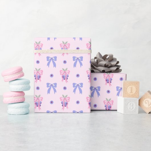 Schattigee Blueberry & Bow Pattern Wrapping Paper Cadeaupapier (Baby Shower)