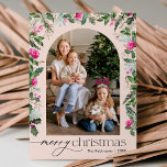 Schattigee Blush Roze Botanische Groene Boog Kerst Feestdagenkaart<br><div class="desc">Dit collectie is voorzien van waterverf felroze bloemblaadjes,  bessen & wintergroen met een moderne en elegante typografie,  met een winterbotanische patroonrug.</div>