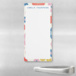 Schattigee Boho Bloemen Grens Gepersonaliseerde Na Magnetisch Notitieblok<br><div class="desc">Verfris uw dag met dit schattige folkloristische ontwerp met Scandinavische geïnspireerde bloemen in levendig rood, blauw, geel en roze. Gepersonaliseerd met jouw naam, voegt dit vrolijke patroon een speelse en unieke toets toe aan uw accessoires, briefpapier of decor. Perfect als een doordacht cadeau of een leuke manier om je persoonlijkheid...</div>