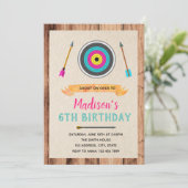 Schattigee boogschieten thema meisje uitnodiging (Staand voorkant)