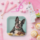 Schattigee Boston Terrier met Spaghetti Bolognaise Papieren Bordje (Feest)