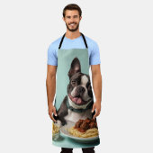 Schattigee Boston Terrier met Spaghetti Bolognaise Schort (Gedragen)