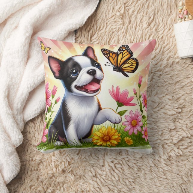 Schattigee Boston Terrier puppy spelen met vlinder Kussen (Deken)