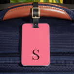 Schattigee Bright Pink Monogram Initialen en naam Bagagelabel<br><div class="desc">Een schattig en minimaal monogram ontwerp op een felroze achtergrond.</div>