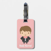 Schattigee bruiloftsjongen in Tuxedo Bagagelabel (Achterkant verticaal)