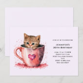 Schattigee bruine kitten in een theekopje Verjaard Kaart (Voorkant / Achterkant)