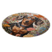 Schattigee bruine teckel en kosmos bloemen snijplank (Hoek)