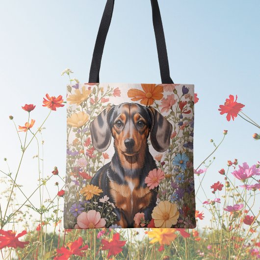 Schattigee bruine teckel en kosmos bloemen tote bag