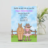 Schattigee Brunette Cowgirl en Paard Verjaardag Ui Kaart (Staand voorkant)