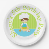 Schattigee Brunette Hair Boy Bakken Verjaardagsfee Papieren Bordje (Voorkant)