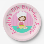 Schattigee Brunette Hair Girl Bakken Verjaardagsfe Papieren Bordje (Voorkant)