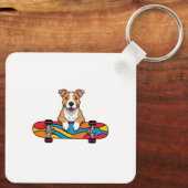 Schattigee Bull Terrier op een skateboard Sleutelhanger (Achterkant)