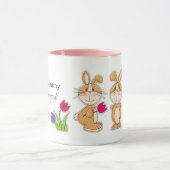 Schattigee Bunnies met Tulpen Pasen Custom Gift Mok (Midden)