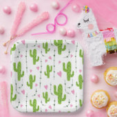 Schattigee cactus met harten in het groen papieren bordje (Feest)