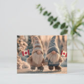 Schattigee Canadese Gnomes schaatsen in de besneeu Feestdagenkaart (Staand voorkant)