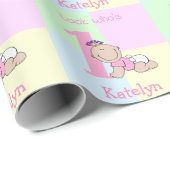 Schattigee Cartoon Baby Meisje Roze 1e Verjaardag Cadeaupapier (Rol Hoek)