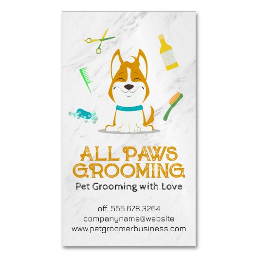 Schattigee Cartoon Dog en Grooming Tools Magnetisch Visitekaartje (Voorkant Verticaal)