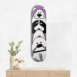 Schattigee Cartoon Dog Minimalistisch Huisdier Ont Persoonlijk Skateboard<br><div class="desc">Voeg wat speelse persoonlijkheid toe aan je schaats-opstelling met dit schattige skateboarddeck met hondenthema! Met drie gestapelde cartoons in een gedurfd zwart-wit ontwerp tegen een lichte achtergrond, is dit bord ideaal voor hondenliefhebbers, dierenverzorgers en schaatsers die een leuke, eigentijdse esthetiek waarderen. Dit hoogwaardige skateboarddek is ontworpen voor prestaties en weergave,...</div>