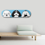Schattigee Cartoon Dog Speels Huisdier Ontwerp Persoonlijk Skateboard<br><div class="desc">Show je liefde voor schaatsen en hondencultuur uit met dit schattige roze skateboard deck, met een speels trio van cartoon-achtige pups! Het leuke en minimalistische ontwerp maakt het ideaal voor hondenliefhebbers, dierenverzorgers en schaatsers die een uniek en opvallend bord willen. De gedurfde zwart-witte hondenillustraties poppen tegen de zacht roze achtergrond,...</div>