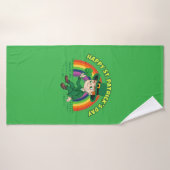 Schattigee cartoon kabouter met klaverblad en rege badhanddoek (Badhanddoek)