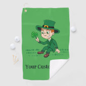 Schattigee cartoon kabouter met klaverblad en rege golfhanddoek (Insitu)