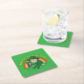 Schattigee cartoon kabouter met klaverblad en rege kartonnen onderzetters (Insitu)