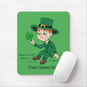 Schattigee cartoon kabouter met klaverblad en rege muismat (Met muis)