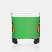 Schattigee cartoon kabouter met klaverblad en rege whisky glas (Rechts)