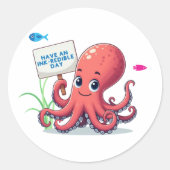 Schattigee, cartoon octopus met vis ronde sticker (Voorkant)