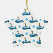 Schattigee Cartoon onderzeeër, baby blauwe polka s Keramisch Ornament (Achterkant)