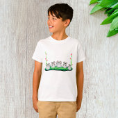 Schattigee Cartoon op gras met bloemen T-shirt