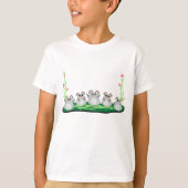 Schattigee Cartoon op gras met bloemen T-shirt (Voorkant)