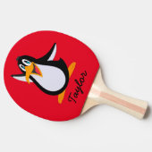 Schattigee Cartoon pinguïn op rood met naam Tafeltennisbatje (Zijkant)